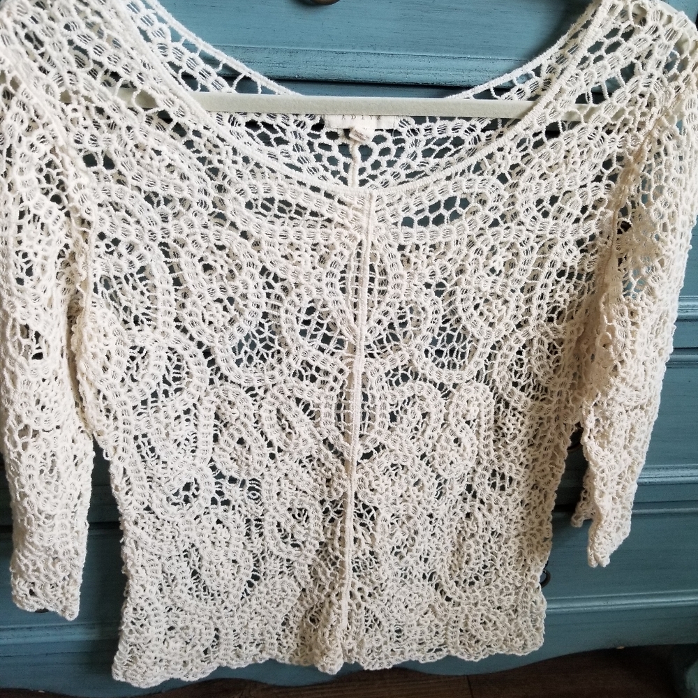 ADIVA BEAUTIFUL CREAM CROCHETED TOP